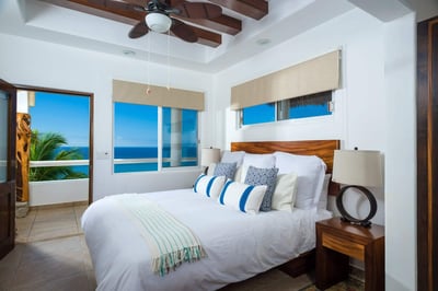 Luxury Villa Photo #28