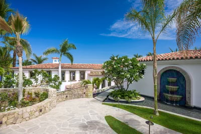 Luxury Villa Photo #15