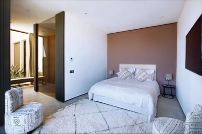 Luxury Villa Photo #13