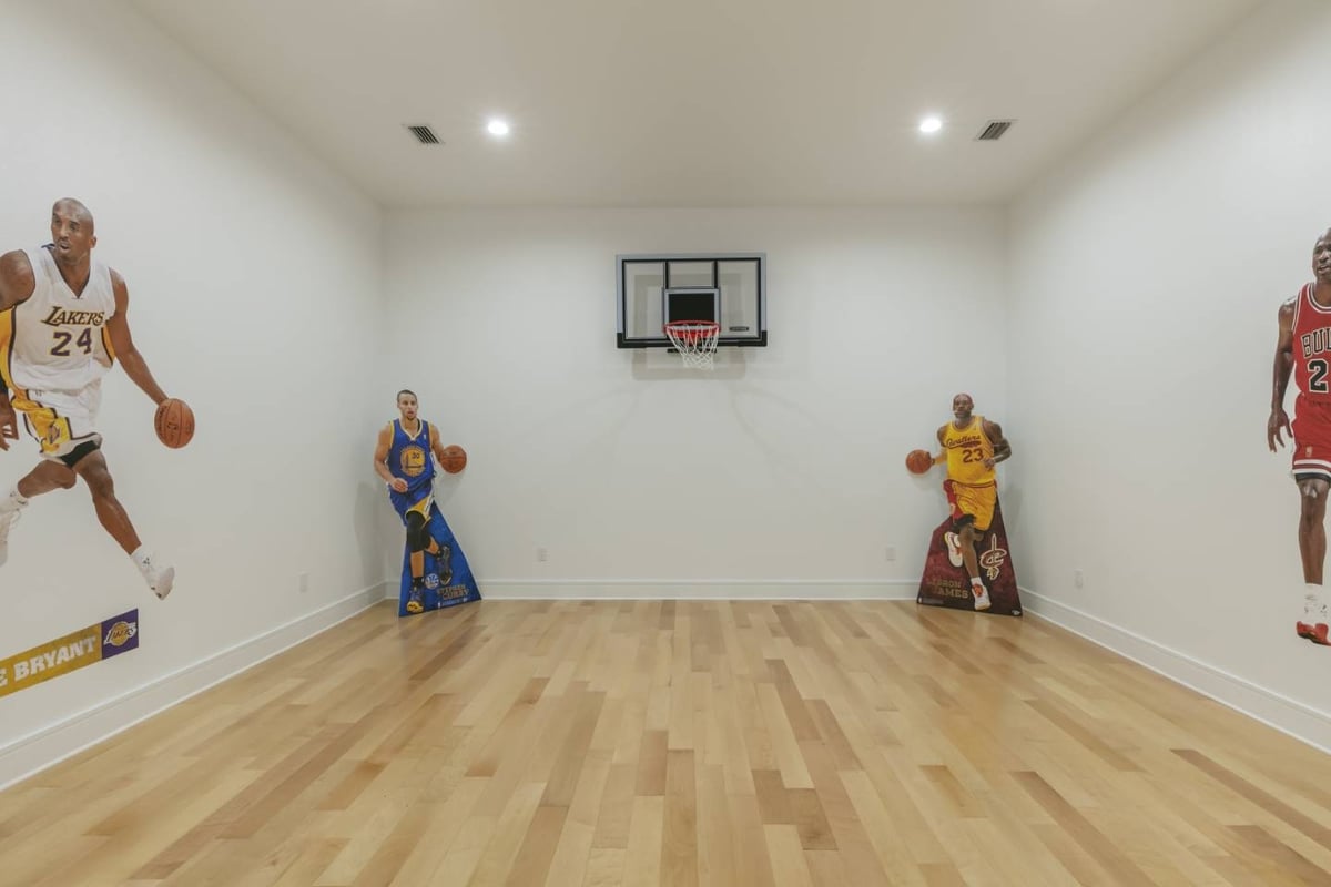 [amenities:basketball-court:3] Basketball Court - Image 31