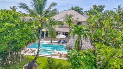 Luxury Villa Photo #3