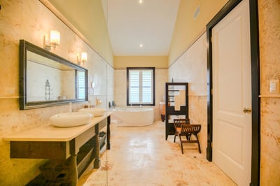 Luxury Villa Photo #39