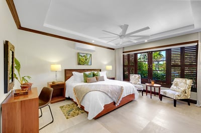 Luxury Villa Photo #23
