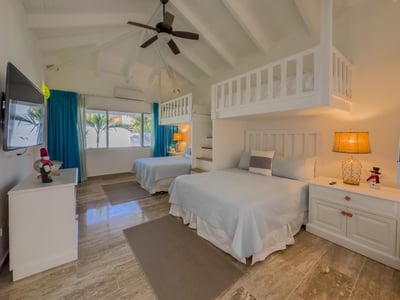 Luxury Villa Photo #24