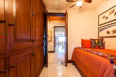 Luxury Villa Photo #22