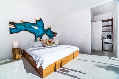 #4. Welcome to Pure Comfort with a AC, Mini fridge and ensuite bathroom.