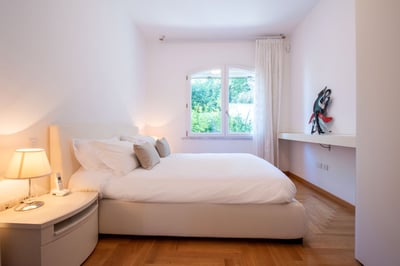 Luxury Villa Photo #15