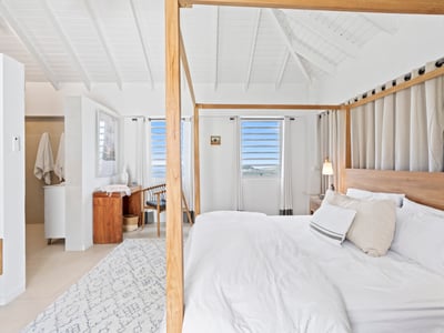 Luxury Villa Photo #39