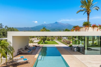 Luxury Villa Photo #3