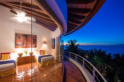 Luxury Villa Photo #37