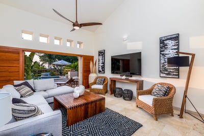 Luxury Villa Photo #23