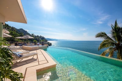 Luxury Villa Photo #2