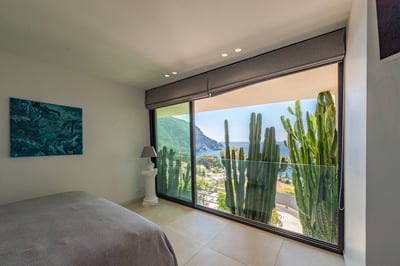 Luxury Villa Photo #30