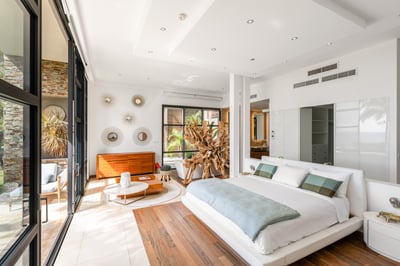 Luxury Villa Photo #23