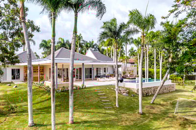 Luxury Villa Photo #32