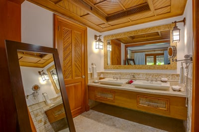 Luxury Villa Photo #32