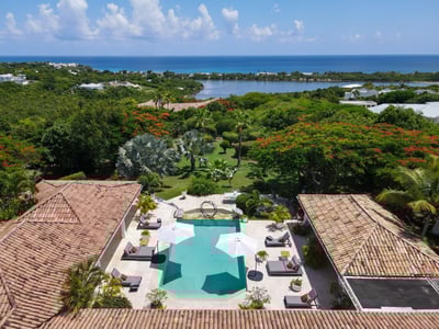 Luxury Villa Photo #43