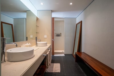 Luxury Villa Photo #40