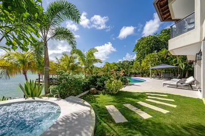 Luxury Villa Photo #9