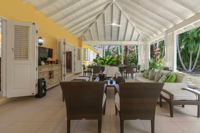 Luxury Villa Photo #15