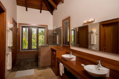 Luxury Villa Photo #35