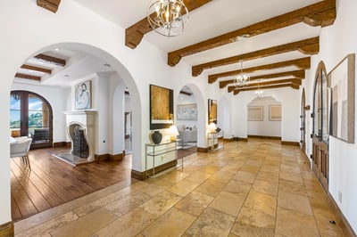 Luxury Villa Photo #38