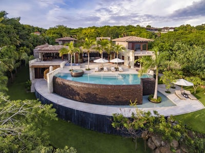 Luxury Villa Photo #3