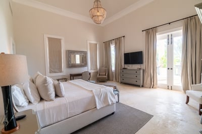 Luxury Villa Photo #32