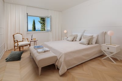 Luxury Villa Photo #30