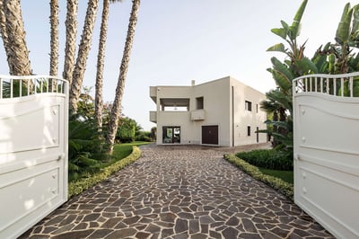 Luxury Villa Photo #2