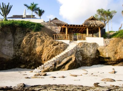 Luxury Villa Photo #6
