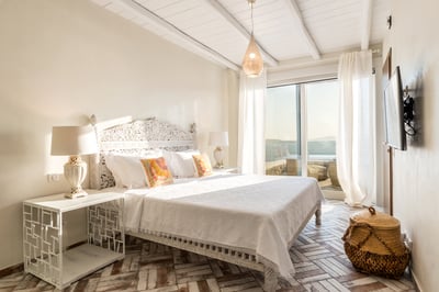 Luxury Villa Photo #23