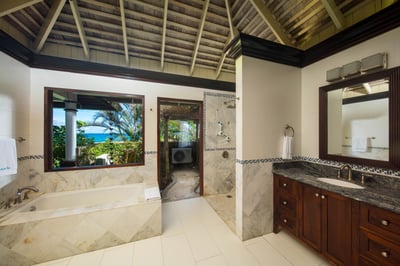 Luxury Villa Photo #18