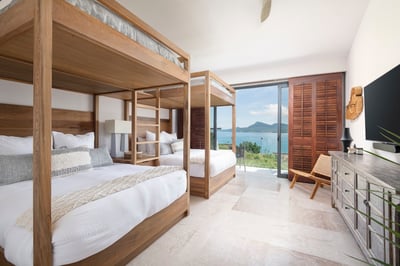 Luxury Villa Photo #15