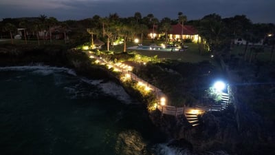 Luxury Villa Photo #26