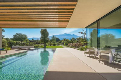 Luxury Villa Photo #11