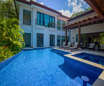 Luxury Villa Photo #4