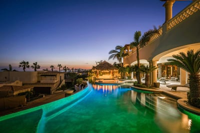 Luxury Villa Photo #6