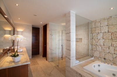 Luxury Villa Photo #27