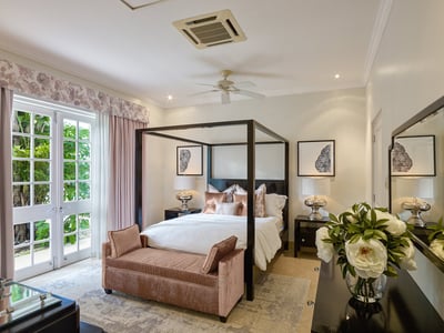 Luxury Villa Photo #11