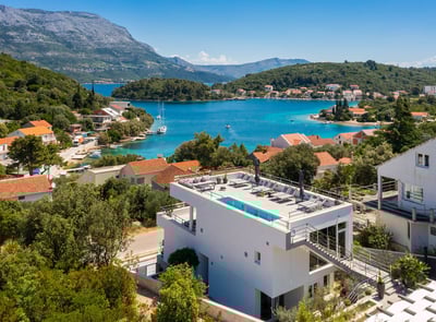 Luxury Villa Photo #3