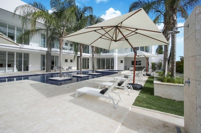 Luxury Villa Photo #6