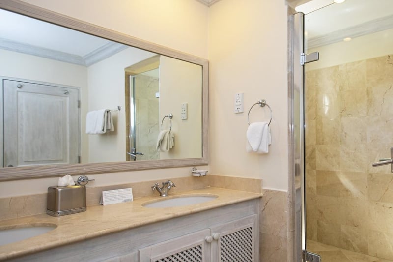 Royal Villa 1 | Swansway