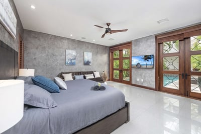 Luxury Villa Photo #28