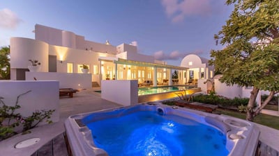 Luxury Villa Photo #7