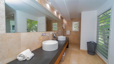 Luxury Villa Photo #51