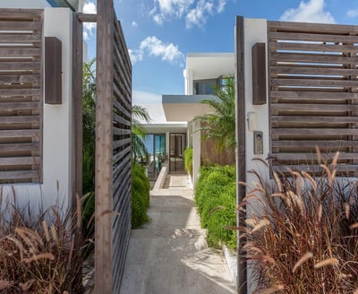 Luxury Villa Photo #11