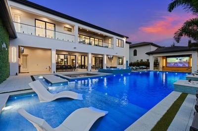 Luxury Villa Photo #3