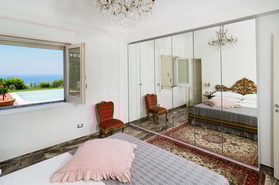 Luxury Villa Photo #44