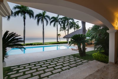 Luxury Villa Photo #7